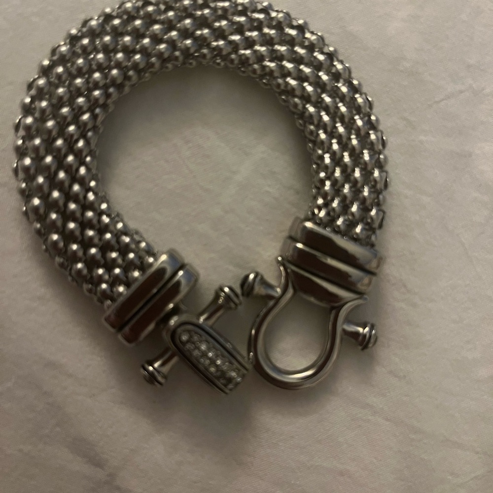 Bengal bracelet with hock inlaid with small black ston.  In good condition